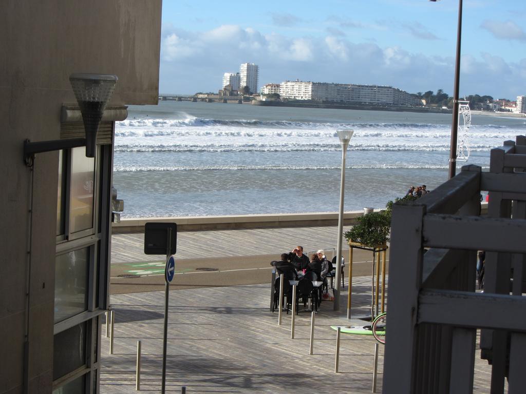 Hotel & Cantine De La Plage レ・サ​​ーブル・ドロンヌ エクステリア 写真