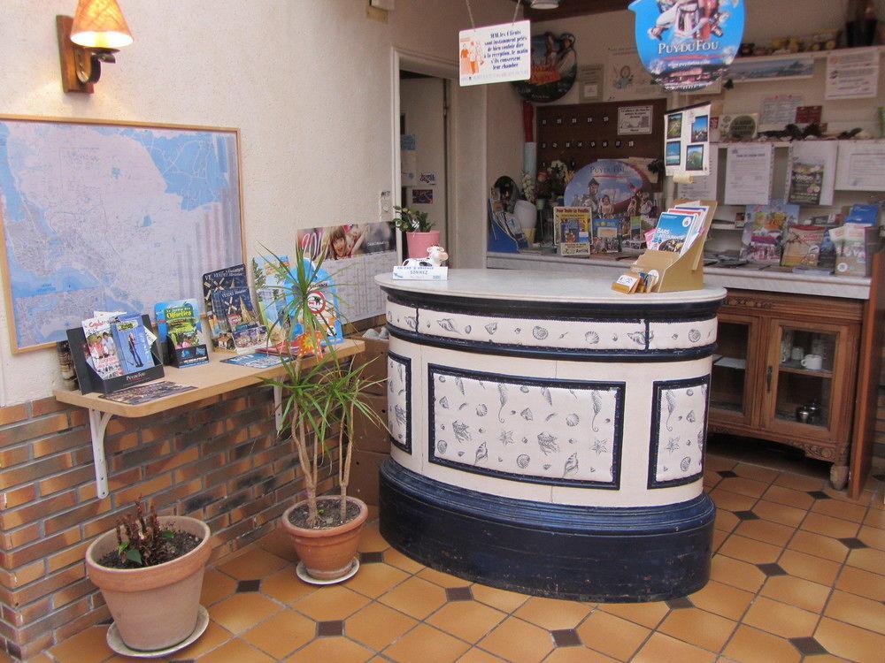 Hotel & Cantine De La Plage レ・サ​​ーブル・ドロンヌ エクステリア 写真