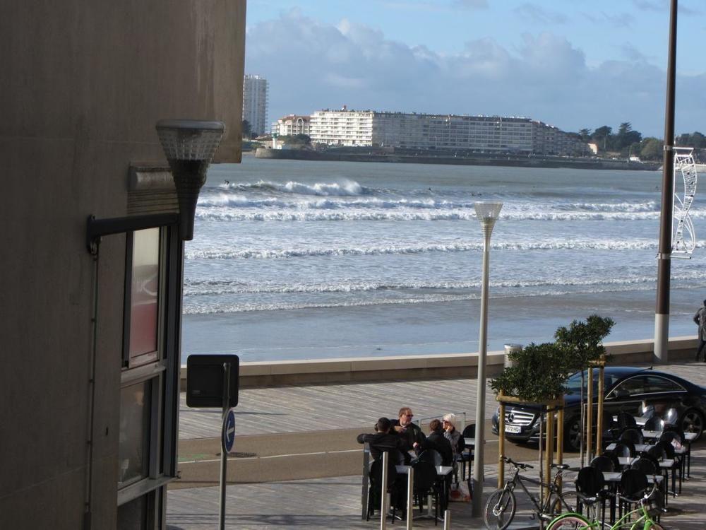 Hotel & Cantine De La Plage レ・サ​​ーブル・ドロンヌ エクステリア 写真